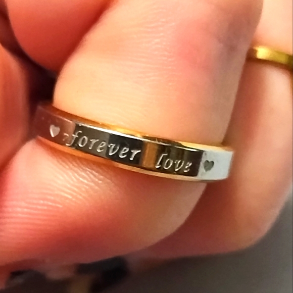 "Forever Love" 18k Gold Ring - Picture 1 of 3
